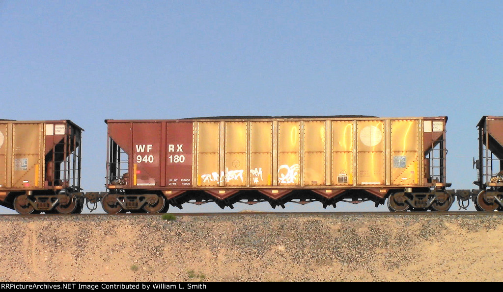 WB Unit Loaded Hooper Frt at Erie NV W-Pshr -79